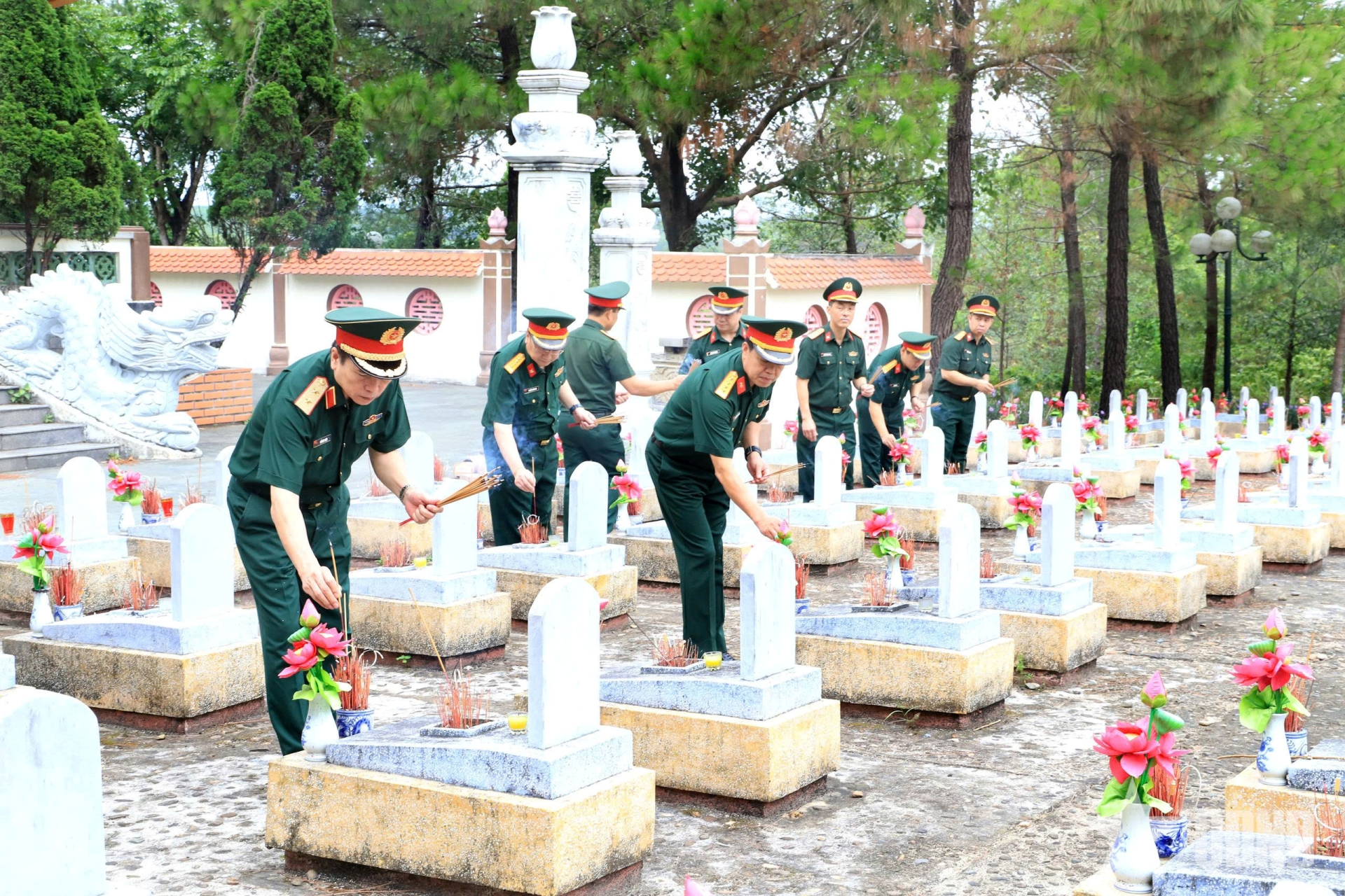 Tổng cục Hậu cần - Kỹ thuật tri ân các anh hùng liệt sĩ tại Quảng Trị